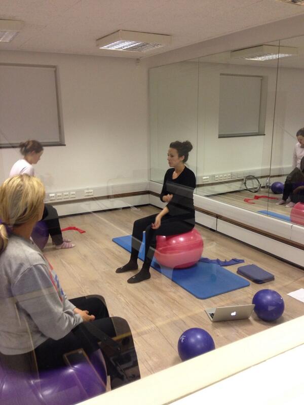 Pilatesfoundry's tweet image. Such a busy antenatal class tonight that @batchella had to resort to the baby ball! #madeitwork
