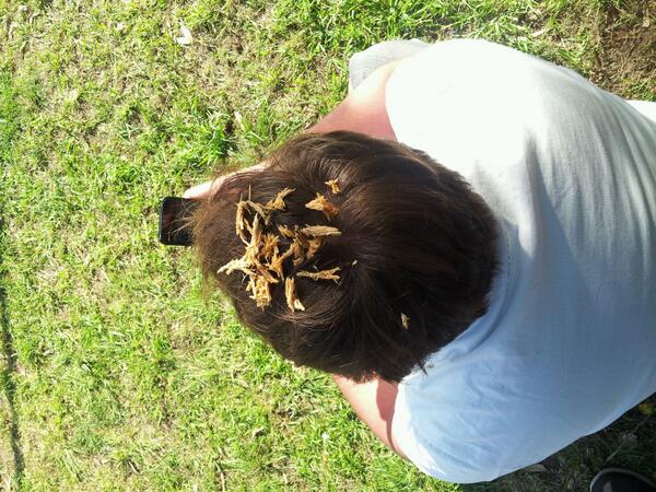 El hombre arbol viendo el partido!