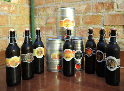 7SternBraeu's tweet photo. All varieties in a nostalgic 1Liter returnable bottles with carrying handle closure!
5 Liter Barrel! http://t.co/f3yZmEa5wl
