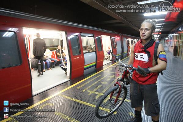AlexandraColme's tweet image. Esto será un avance??? ...&amp;gt; “@metro_caracas: Sólo se permitirá una bicicleta por usuari@ #MetroCiclistas http://t.co/VSMgrAgcrW”