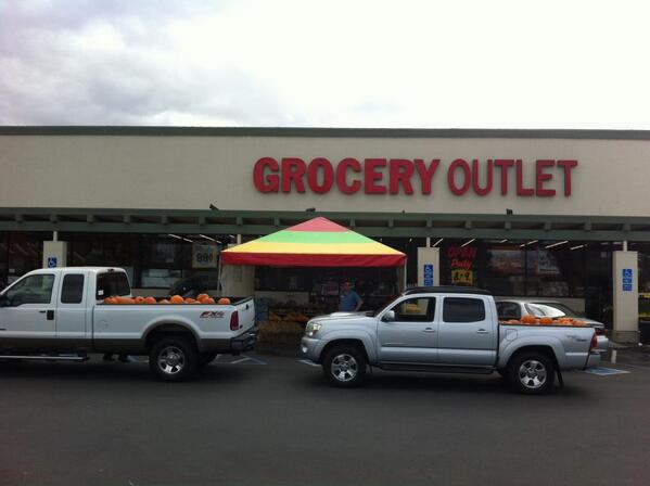 1000Pumpkins's tweet photo. BIG shout out to @GroceryOutlet in #Folsom. They are donating an entire bin of pumpkins for Night of @1000Pumpkins! http://t.co/d9GO0BA5Rf