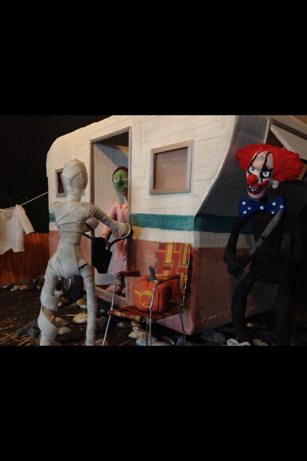 CoolTownCreates's tweet photo. #cooltownclaymation #cooltownclay #stopmotion #stopmotionpuppets #killerclown #mummy #trailerparkset #miniaturesets http://t.co/vUMfvV5FNm
