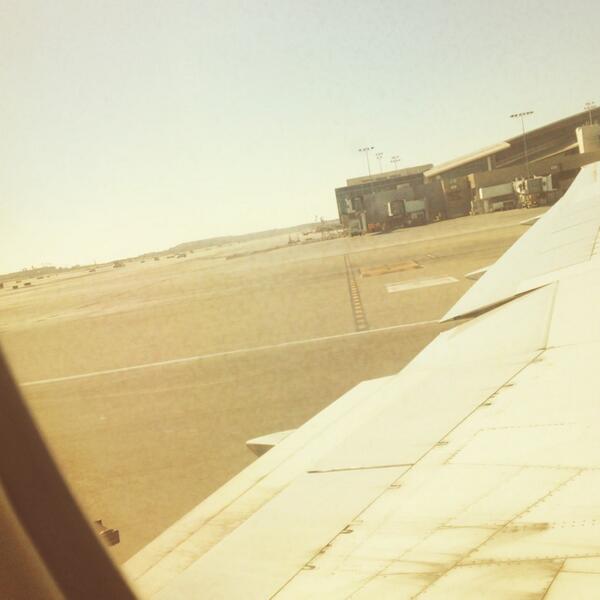AlfredoFlores's tweet photo. Wheels up. http://t.co/QLQoEr2Df0