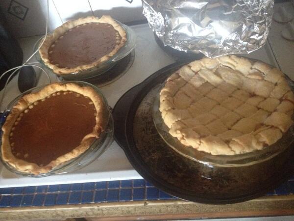 caliabrams's tweet image. My wife skills showing through for thanksgiving #kidding #hadhelp #isuck