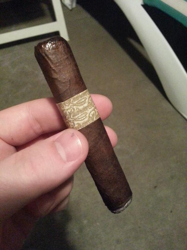 SteveVLiLo's tweet photo. Time for a perfect after work, pre dinner cigar. Padron. http://t.co/Q6c7ls8DTp