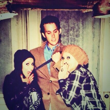 How cute are we?! RT @LizzyBorden6: LOL! #BatesMotel  @LacieJames  ;) http://t.co/7kXAZustTs<a class="tags" href="/tag/lizzyborden6">@lizzyborden6</a><a href="/tag/batesmotel"class="tags">#BatesMotel</a>