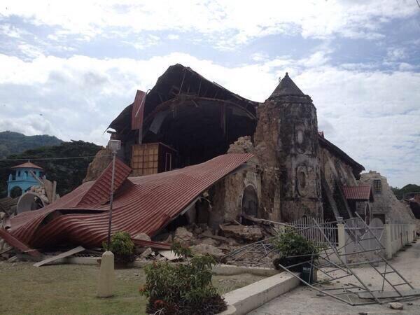 gonigons's tweet image. RT @rapplerdotcom Century old Loboc Church Collapsed #BoholQuake #EarthquakePH