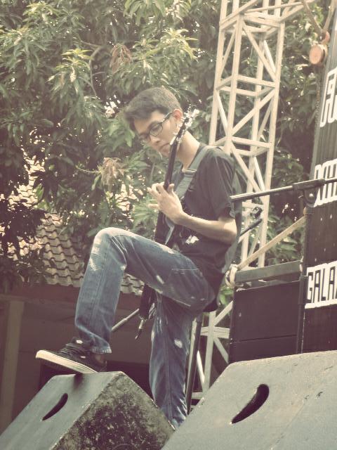Trans_Vent's tweet photo. RT @TFFcloth: @agengpramuditya Guitarist @Trans_Vent Endorsed by @TFFcloth http://t.co/1o1pK6jsxD