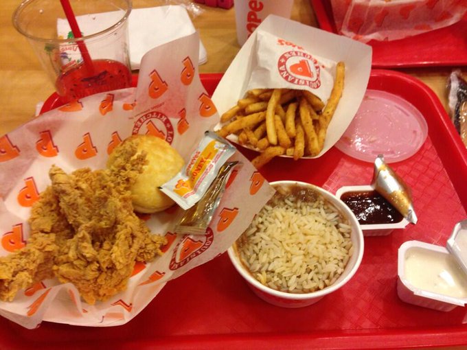 Ended up getting my #POPEYES too !! Lol http://t.co/KEC3o5491h<a href="/tag/popeyes"class="tags">#POPEYES</a>
