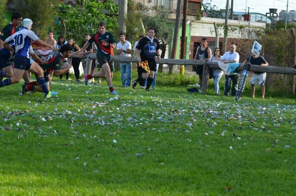 AnexoSITAS's tweet photo. JP Candia apoyando el try de la victoria http://t.co/oSPGsKEFxO