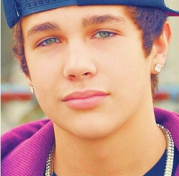 @AustinMahone800 my baby is very sexy In this picture