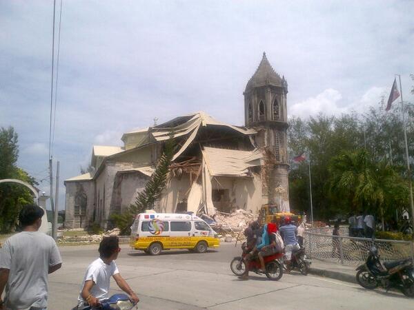 jpbodiongan's tweet image. Dauis Church in Bohol #earthquake #bohol #BoholQuake #aftermath