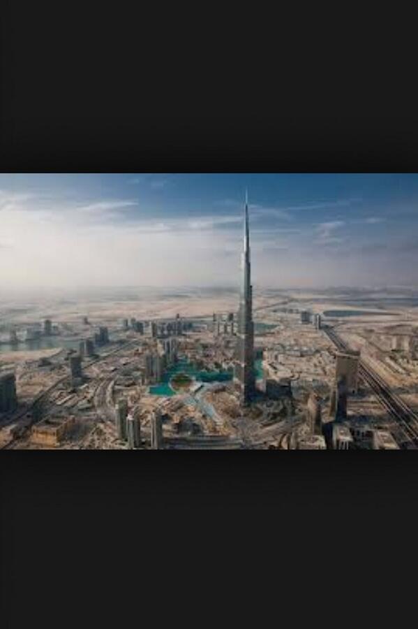 Science_Pics's tweet image. The Burj Khalifa in Dubai. The tallest man made structure ever built.