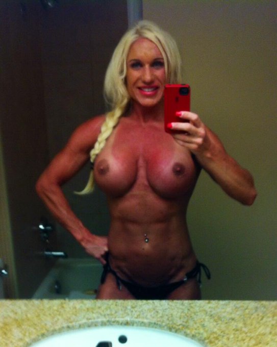 Check out this pic from before my photo shoot today #mirror http://t.co/3e63u79nQ2