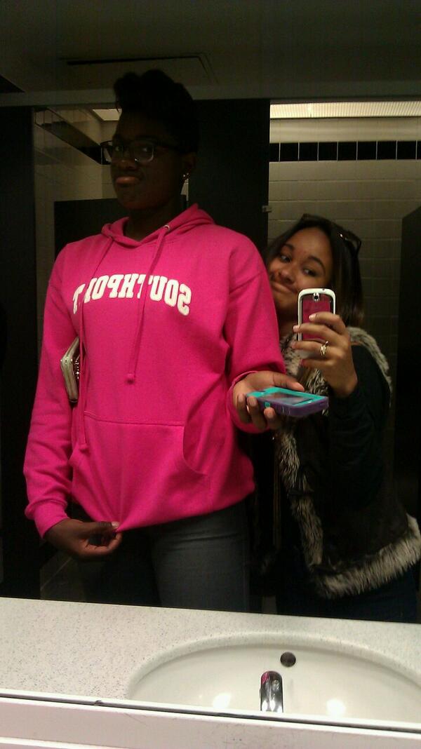 FrannieDiaz's tweet image. The fact that she's actually 12 inches taller than me... #imfunsized #shespartysized @_JClarke01