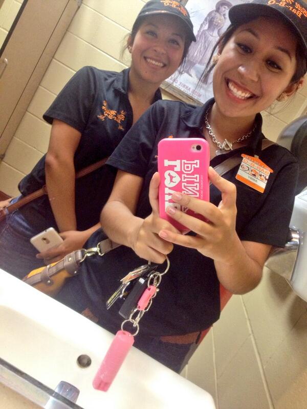 abbs_819's tweet photo. “@BabyAriel_: Quote this with a picture of us ” http://t.co/jSAEq25Kj8