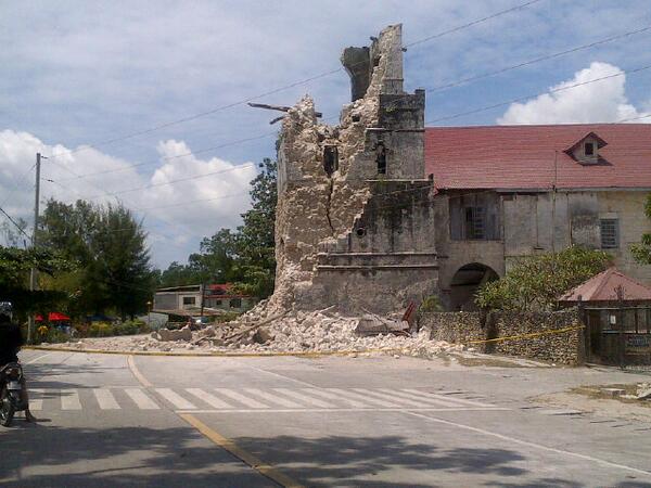 jpbodiongan's tweet image. Side view of Baclayon Church. #Belltower #bohol #BoholQuake #aftermath