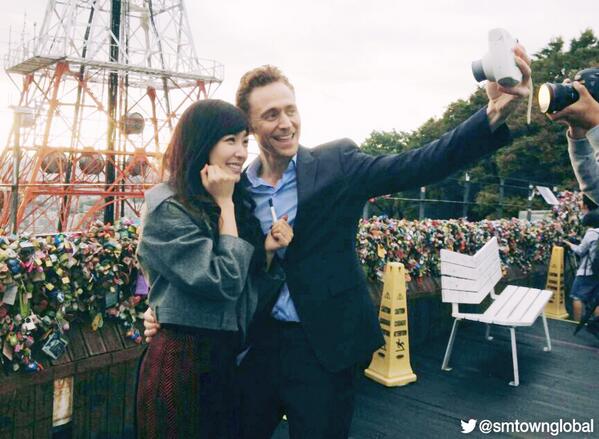 [PIC][15-10-2013]Tiffany ghi hình cho chương trình "Seoul vacation" cùng Tom Hiddleston vào chiều nay BWm0eT_CAAA7Cof