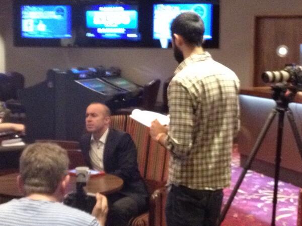 yourpersona___'s tweet photo. @dean_elliott on set http://t.co/W35vCzvb7C