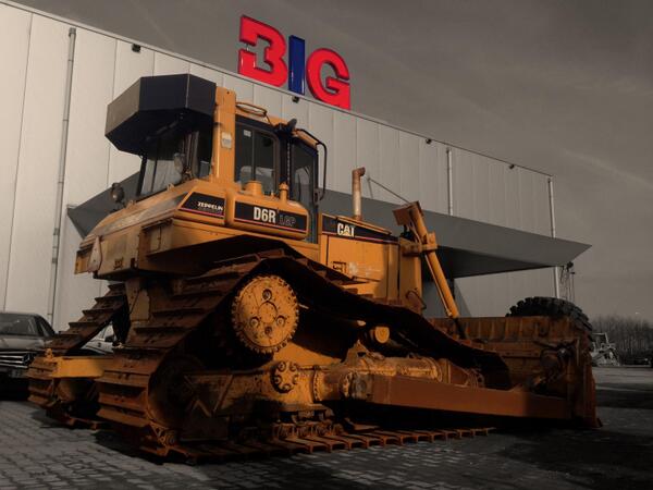 A CAT D6R lighted up, it won't get any better than this... BIG Machinery