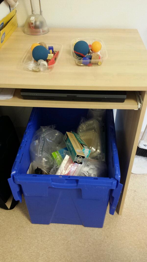 malinfolster's tweet photo. NTA låda tema Flyta sjunka. @kamgopie fantastiskt spännande att se eleverna arbeta m materialet. #pedagogisktrum http://t.co/RkbVnbLcBX