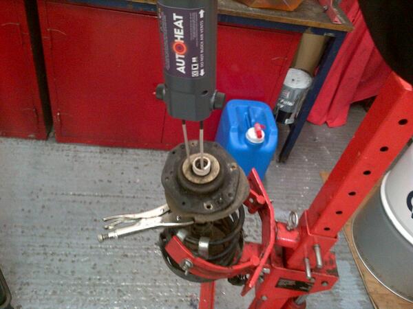 <a href="/autoheatUK/">Autoheat</a> to the rescue again, top nut seized on Picasso suspension leg