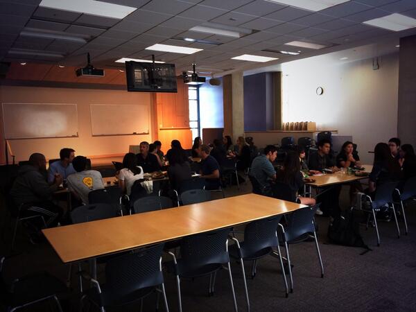 tinaintech's tweet image. @CiscoUniversity &amp;amp; @ciscoitup having lunch with the computer science and engineering tutors @uscd #CiscoatUCSD