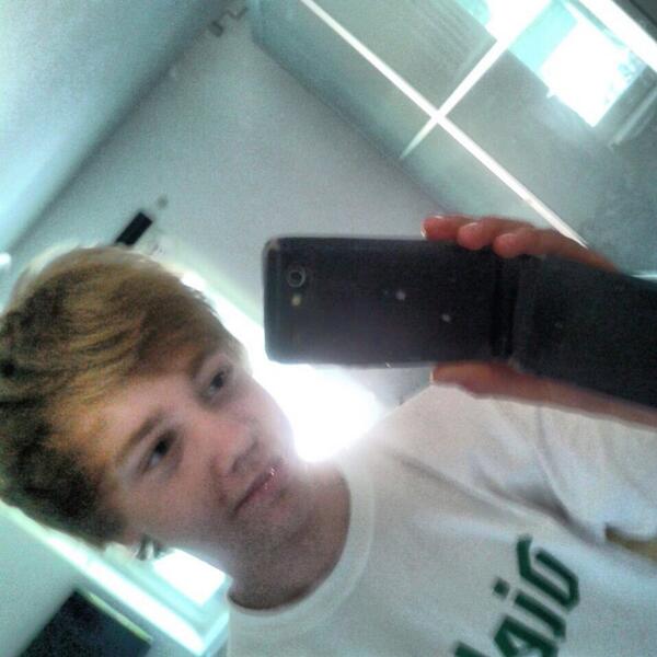 Nummersgooie's tweet photo. 0626417737 app deze jongen http://t.co/q7qnRnTaB3