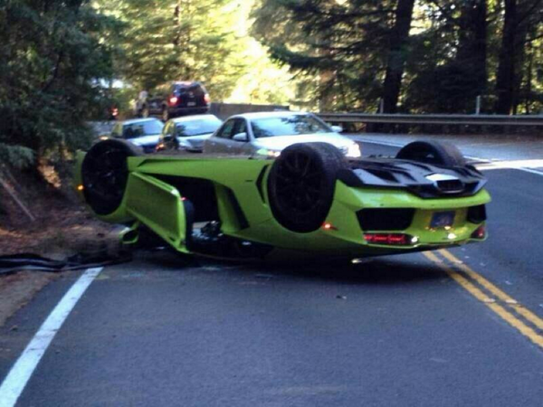 kunani's tweet image. What's wrong with this picture? #lambo #wrongsideup #driverfail - on CarCrack.com carcrack.com/photos/whats-w…