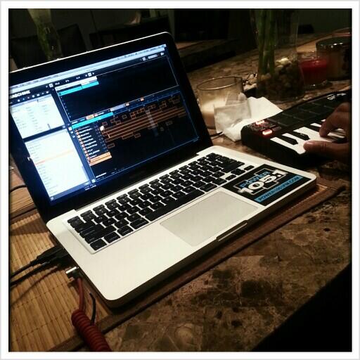 Jovonn's tweet image. You don&apos;t need much when you have a wealth of creativity. #MyWorkFlow #Certified #PlaqueTalk