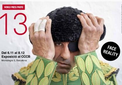 ManoloMoles's tweet photo. Mal estilo Ayto Barcelona prohibe y retira foto Padilla q anuncia World Press Photo Veta en la calle imagen torero 1 http://t.co/5xkd9gYZbB