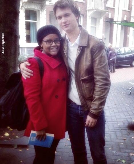AnselElgortBR's tweet photo. Ansel e fã hoje. http://t.co/tZe0E1Ggwa