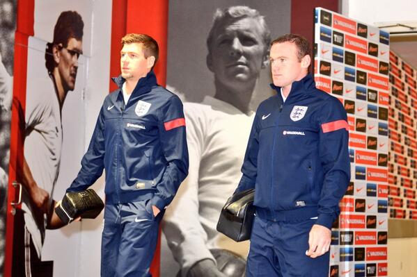 Good luck england!!!"<a href="/FA/">The FA</a>: PHOTO: Steven Gerrard and Wayne Rooney arrive at the #England dressing room #EngvPol "