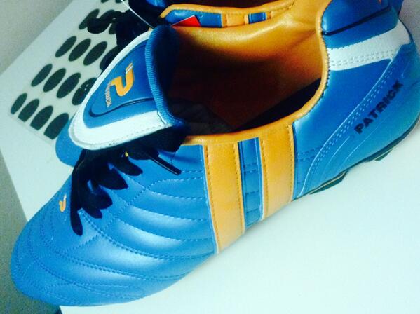 davmort's tweet image. Retro boots.
#treboethunitedthrowbacks
#wrongcolour
#rightbrand
@hammond_egg @Deckersboy @swanseajack2013
#coaching
