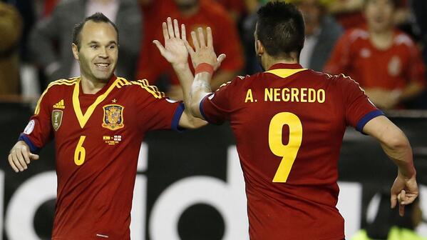 marcadorec's tweet image. #España e #Inglaterra ganan y clasifican a #Brasil2014 unvrso.ec/000E2S4 (foto: Reuters)