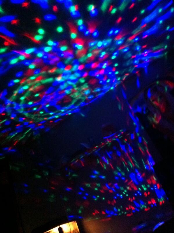 UsnSo's tweet photo. Blunts &amp; pandora. The walls rn tho 👌 http://t.co/rw19tZpGGL