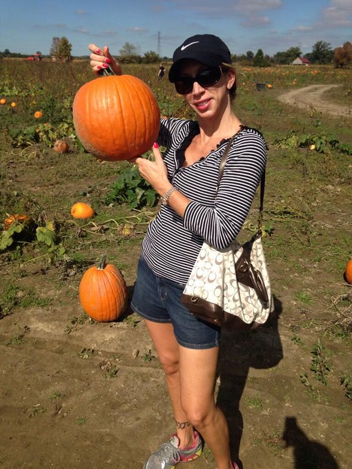 Pumpkin picking time http://t.co/N46f95nWMD<a href="/tag/xxx"class="tags"><span>#xxx</span></a><a href="/tag/milf"class="tags"><span>#milf</span></a><a href="/tag/trucks"class="tags"><span>#trucks</span></a><a href="/tag/sexinatruck"class="tags"><span>#sexinatruck</span></a>