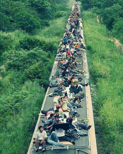 DiegoEspada's tweet photo. “@brozoxmizwebs: #IMPACTANTEIMAGEN de los hondureños rumbo a brasil   http://t.co/iaqXfyH3Fg”/ jajjaja!! se mamó!