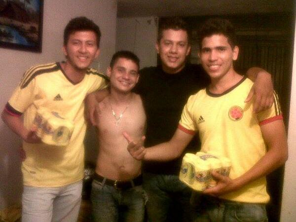 dadyandrew's tweet photo. Colombia<3 http://t.co/rUIMNk866U
