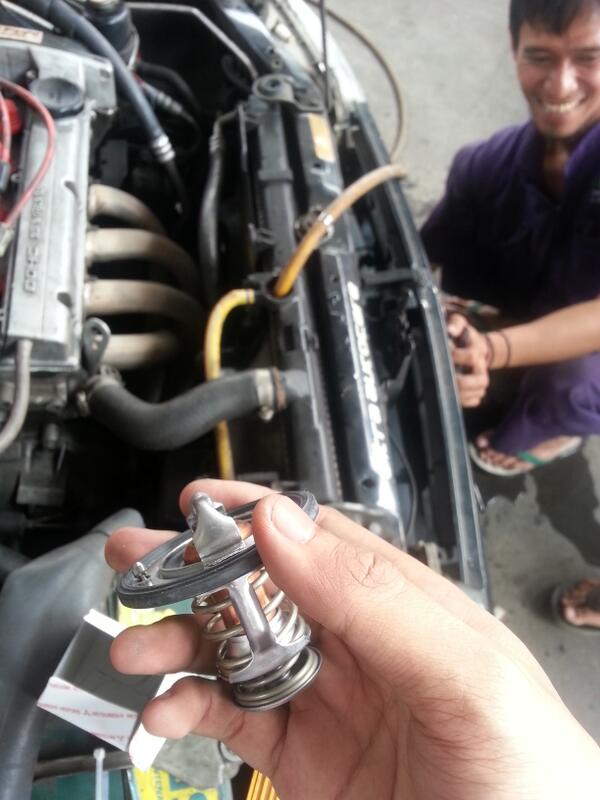 Thermostat, banyak yg menganggap tdk perlu, tapi penting untuk efisiensi dan kerja mesin maksimal.