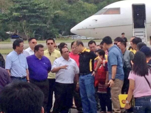 ladydakki's tweet image. Arrival of PNoy Oct. 16, 2013 #aftermath #BoholQuake