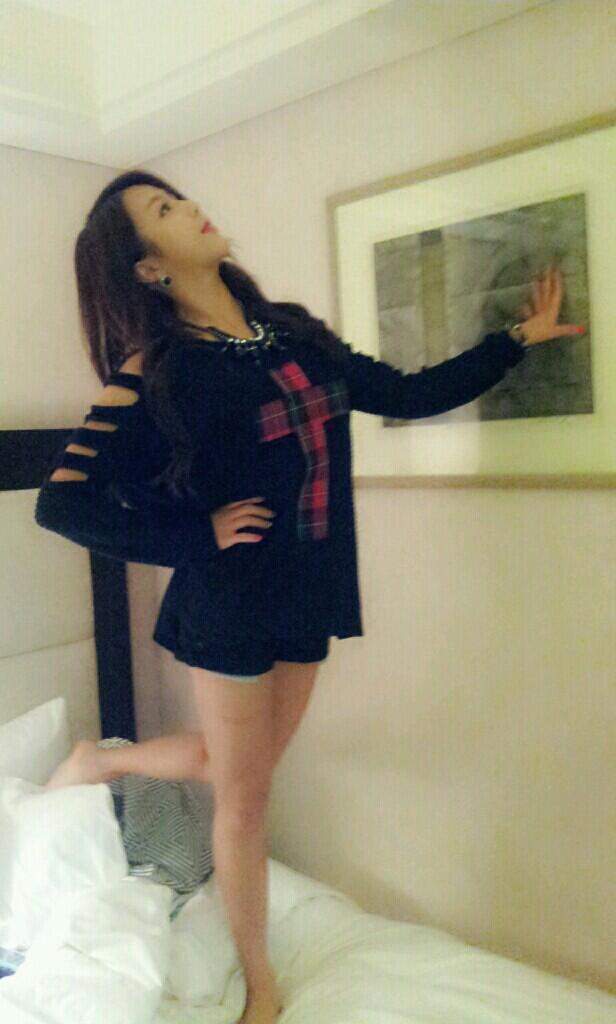 BWrFBBACQAACD1s.jpg:large