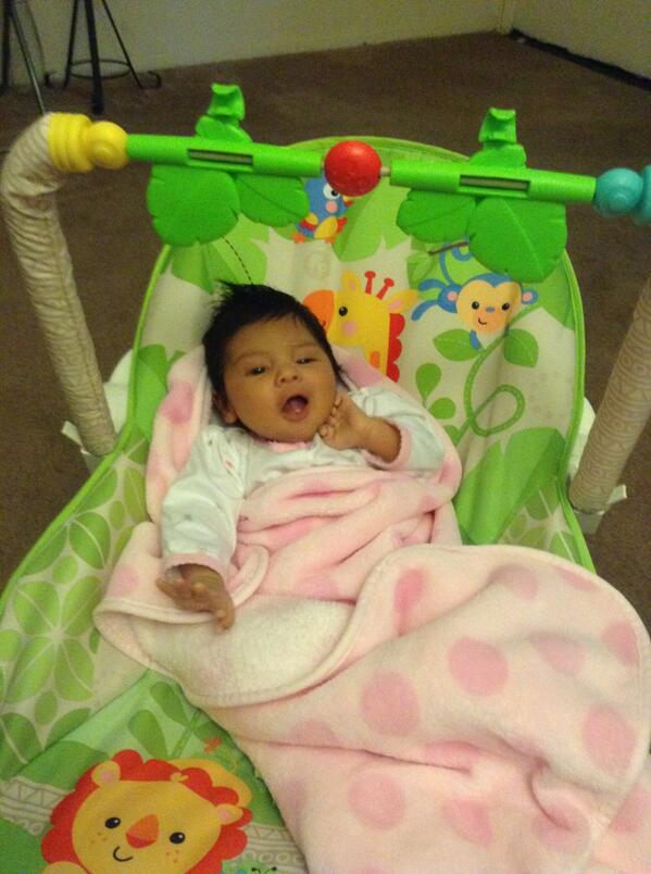 beltranroxi's tweet photo. Bien gracias...y tu que tal mi bb creciendo ... http://t.co/FabLERbEms