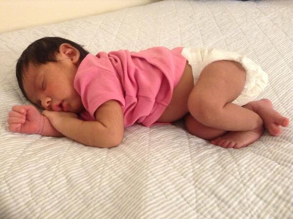 beltranroxi's tweet photo. Dormiendo que bonito http://t.co/4BLUY0kGOw