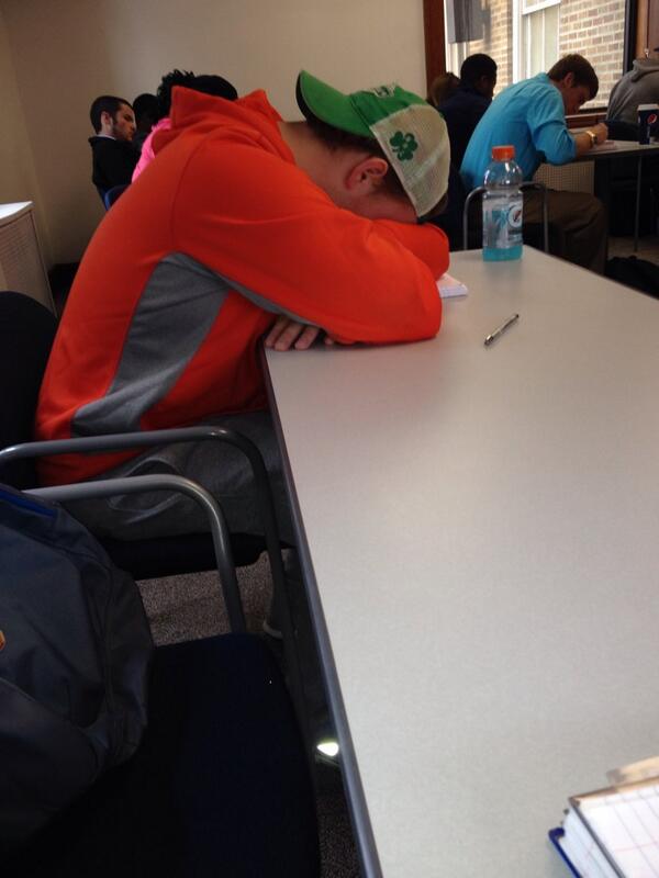 michael_capizzi's tweet image. Knew he couldn't last @Kyle_Conlin91 #everyclass #naptime