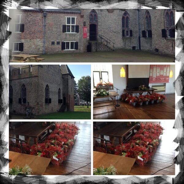 Uitreiking diploma voor de 44 geslaagde wijkagenten in kasteel Radboud. #trots met #bloemwerk