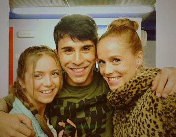 miidola_anamena's tweet photo. Que reguaposs, cuánto tiempoo hace de esta fotitoo! @AnaMenaMusic @maruxacastro @sevillotti 😊☺ http://t.co/jpiBYqfn8r