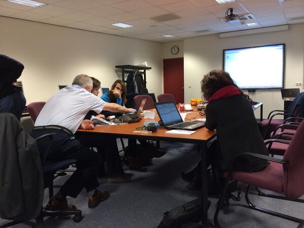 DatashieldNews's tweet image. Workshop Participants testing DataSHIELD functionality #d2kDatashield