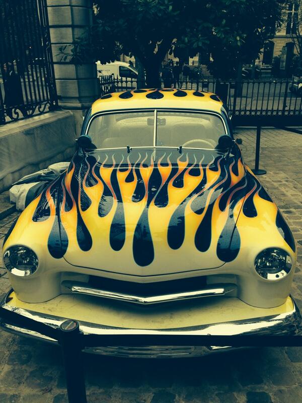 hpouchol's tweet image. Discrète peu polluante ! Quelle magnifique #voiture de #collection ! #arcurial