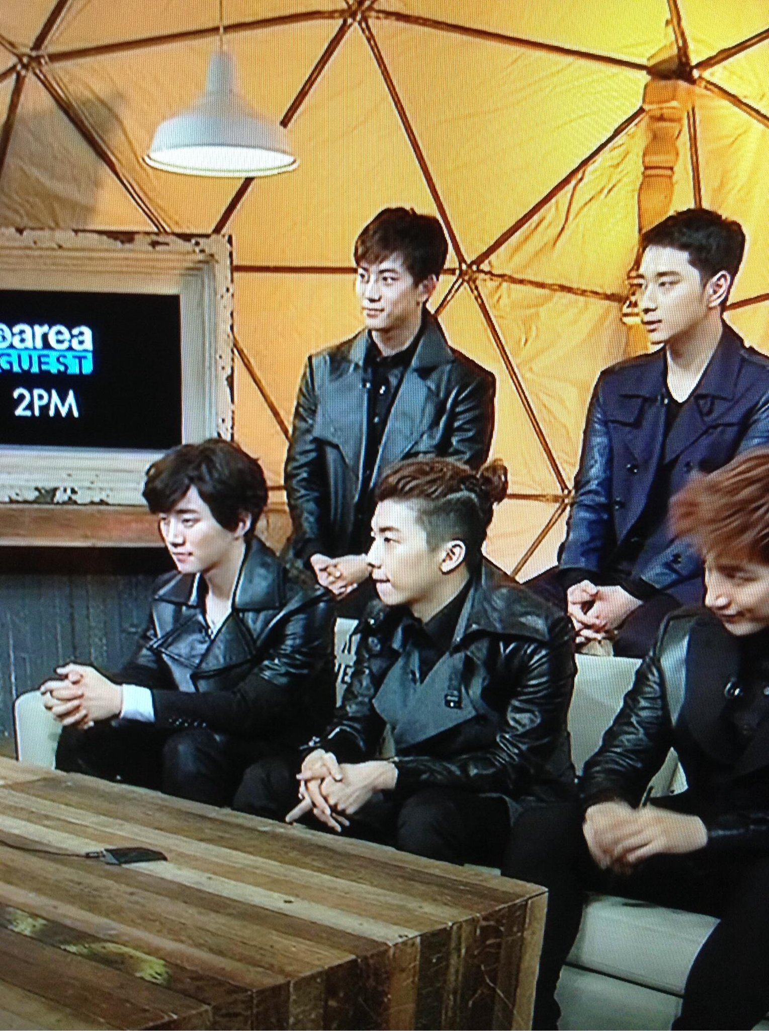 BWsewynCEAATo7A.jpg:large